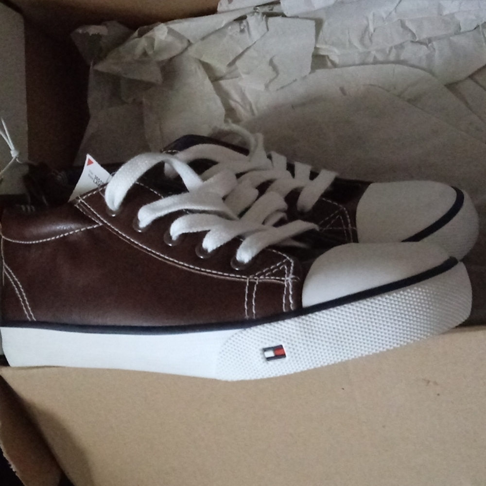 NWT Hilfiger flat - Picture 3 of 7